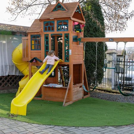 Luna Home Bistriţa Eksteriør bilde